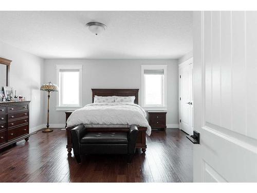 299 Warren Road, Fort Mcmurray, AB - Indoor Photo Showing Bedroom