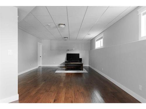 299 Warren Road, Fort Mcmurray, AB - Indoor Photo Showing Other Room