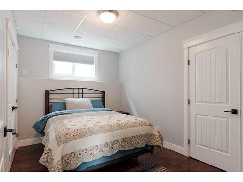 299 Warren Road, Fort Mcmurray, AB - Indoor Photo Showing Bedroom