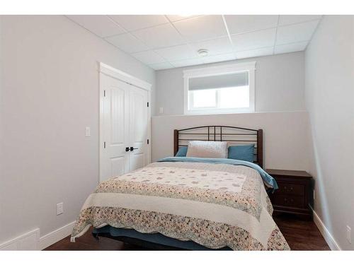 299 Warren Road, Fort Mcmurray, AB - Indoor Photo Showing Bedroom