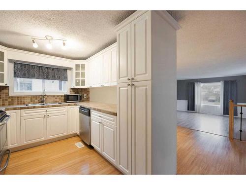257 Caouette Crescent, Fort Mcmurray, AB - Indoor Photo Showing Kitchen With Double Sink