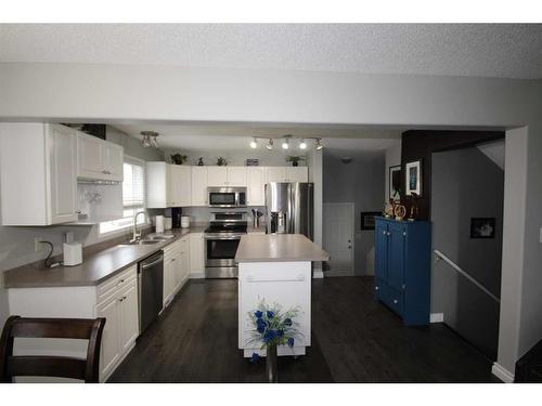 236 Sitka Drive, Fort Mcmurray, AB - Indoor Photo Showing Kitchen