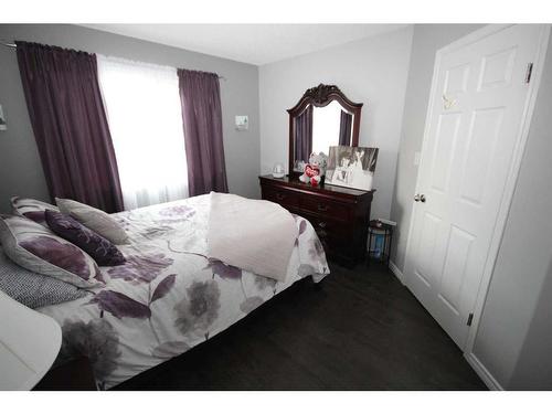 236 Sitka Drive, Fort Mcmurray, AB - Indoor Photo Showing Bedroom