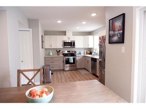 27-120 Warren Way, Fort Mcmurray, AB - Indoor Photo Showing Kitchen With Stainless Steel Kitchen