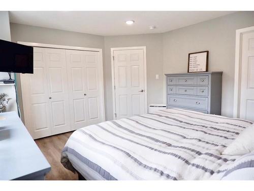 27-120 Warren Way, Fort Mcmurray, AB - Indoor Photo Showing Bedroom