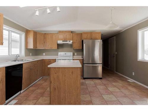 409 Harpe Way, Fort Mcmurray, AB - Indoor Photo Showing Kitchen With Double Sink