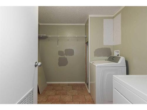409 Harpe Way, Fort Mcmurray, AB - Indoor Photo Showing Laundry Room
