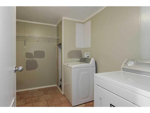 409 Harpe Way, Fort Mcmurray, AB - Indoor Photo Showing Laundry Room