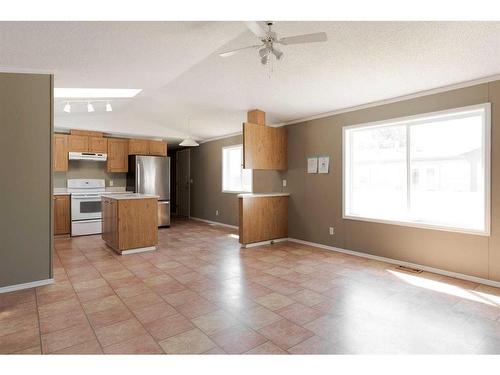 409 Harpe Way, Fort Mcmurray, AB - Indoor Photo Showing Kitchen