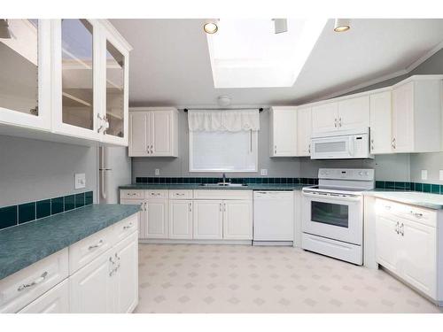 296 Cree Road, Fort Mcmurray, AB - Indoor Photo Showing Kitchen