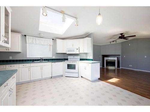 296 Cree Road, Fort Mcmurray, AB - Indoor Photo Showing Kitchen