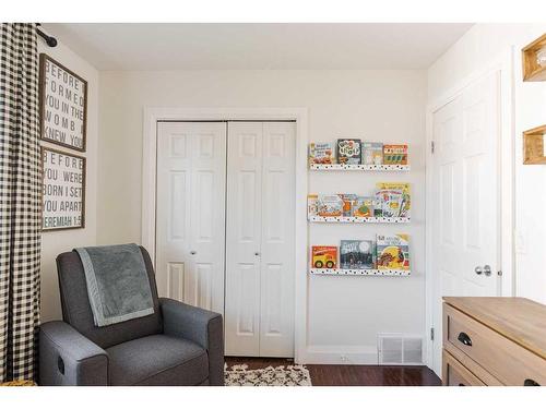 101 Lanauze Street, Fort Mcmurray, AB - Indoor Photo Showing Bedroom