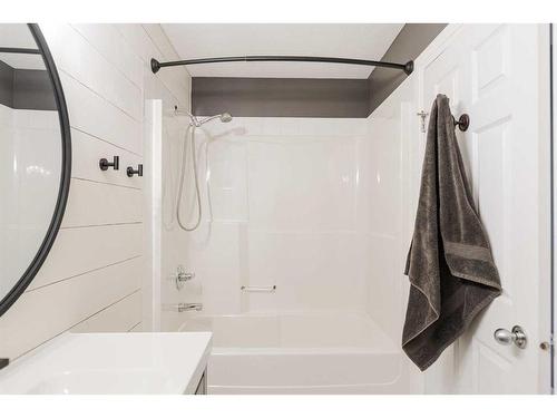 101 Lanauze Street, Fort Mcmurray, AB - Indoor Photo Showing Bathroom