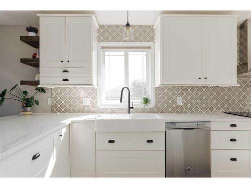 101 Lanauze Street, Fort Mcmurray, AB - Indoor Photo Showing Kitchen