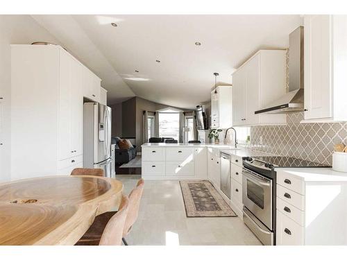 101 Lanauze Street, Fort Mcmurray, AB - Indoor Photo Showing Kitchen With Upgraded Kitchen