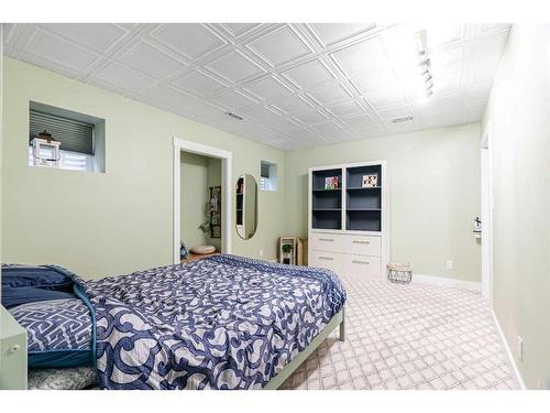 306 Berard Crescent, Fort Mcmurray, AB - Indoor Photo Showing Bedroom