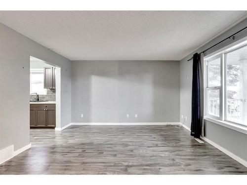 43-100 St.Laurent Way, Fort Mcmurray, AB - Indoor Photo Showing Other Room