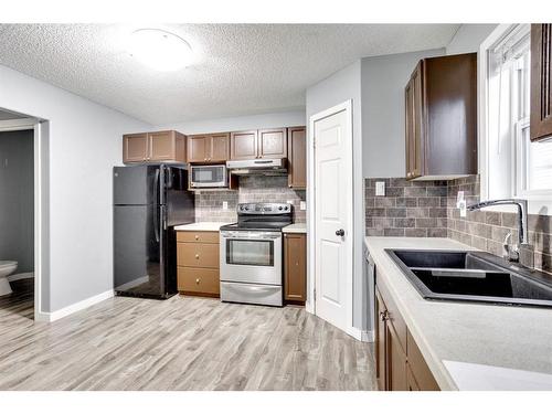 43-100 St.Laurent Way, Fort Mcmurray, AB - Indoor Photo Showing Kitchen With Double Sink