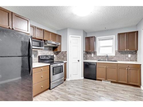 43-100 St.Laurent Way, Fort Mcmurray, AB - Indoor Photo Showing Kitchen