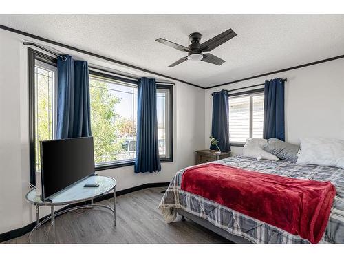 104 Harpe Way, Fort Mcmurray, AB - Indoor Photo Showing Bedroom