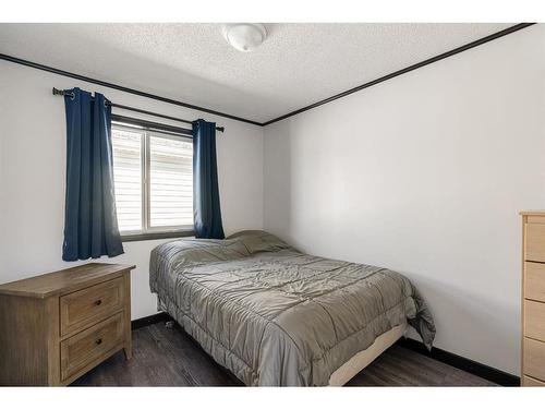 104 Harpe Way, Fort Mcmurray, AB - Indoor Photo Showing Bedroom