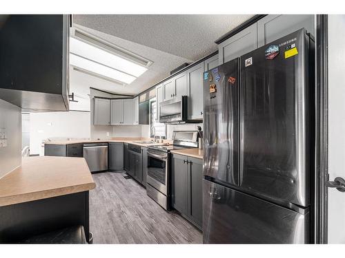 104 Harpe Way, Fort Mcmurray, AB - Indoor Photo Showing Kitchen