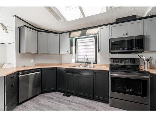 104 Harpe Way, Fort Mcmurray, AB - Indoor Photo Showing Kitchen With Double Sink