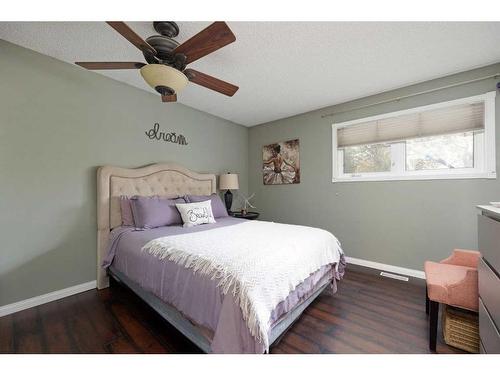121 Signal Cove, Fort Mcmurray, AB - Indoor Photo Showing Bedroom