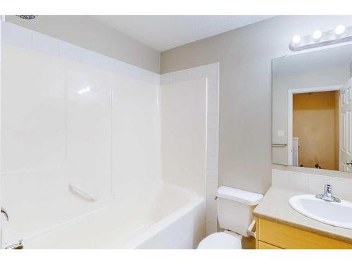 4106-200 Lougheed Drive, Fort Mcmurray, AB - Indoor Photo Showing Bathroom