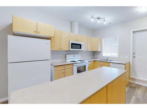 4106-200 Lougheed Drive, Fort Mcmurray, AB - Indoor Photo Showing Kitchen With Double Sink