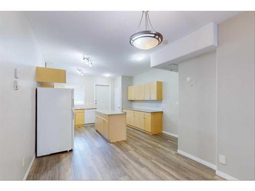 4106-200 Lougheed Drive, Fort Mcmurray, AB - Indoor Photo Showing Kitchen