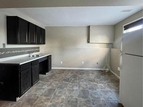 221 Timberline Drive, Fort Mcmurray, AB - Indoor Photo Showing Kitchen
