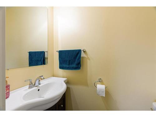 399 Cornwall Drive, Fort Mcmurray, AB - Indoor Photo Showing Bathroom
