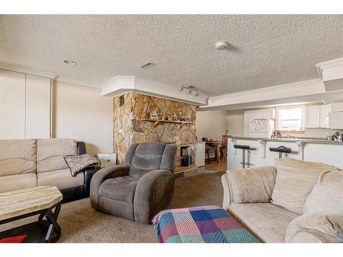 399 Cornwall Drive, Fort Mcmurray, AB - Indoor Photo Showing Living Room