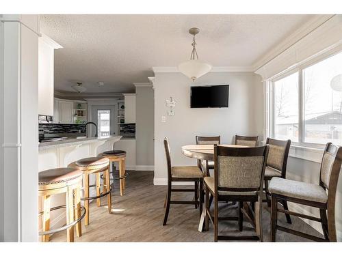 399 Cornwall Drive, Fort Mcmurray, AB - Indoor Photo Showing Dining Room