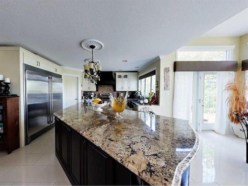 136 Burton Place, Fort Mcmurray, AB - Indoor Photo Showing Kitchen With Upgraded Kitchen