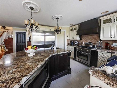 136 Burton Place, Fort Mcmurray, AB - Indoor Photo Showing Kitchen With Double Sink With Upgraded Kitchen