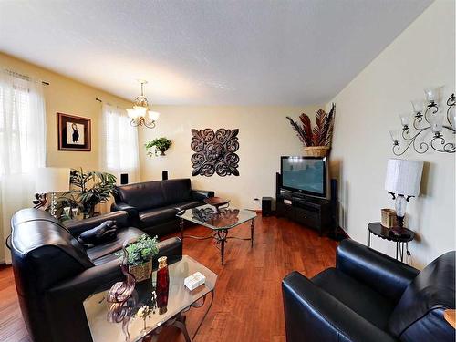 136 Burton Place, Fort Mcmurray, AB - Indoor Photo Showing Living Room