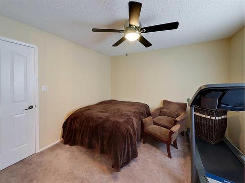 136 Burton Place, Fort Mcmurray, AB - Indoor Photo Showing Bedroom