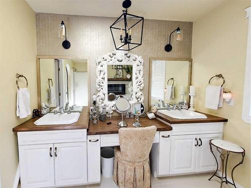 136 Burton Place, Fort Mcmurray, AB - Indoor Photo Showing Bathroom