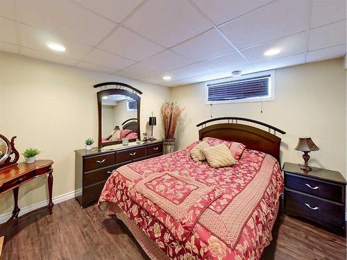 136 Burton Place, Fort Mcmurray, AB - Indoor Photo Showing Bedroom