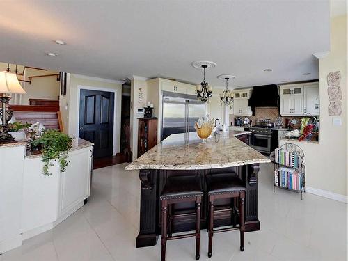 136 Burton Place, Fort Mcmurray, AB - Indoor Photo Showing Kitchen With Upgraded Kitchen