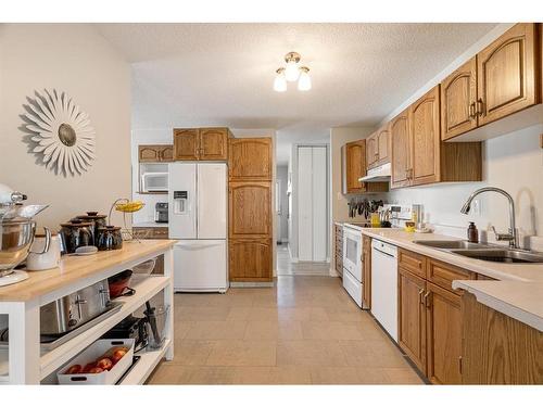 14 Moberly Crescent, Fort Mcmurray, AB - Indoor Photo Showing Kitchen With Double Sink