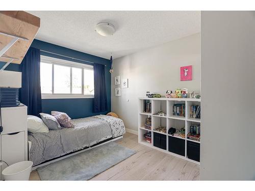 14 Moberly Crescent, Fort Mcmurray, AB - Indoor Photo Showing Bedroom