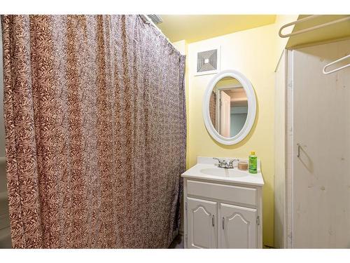 14 Moberly Crescent, Fort Mcmurray, AB - Indoor Photo Showing Bathroom