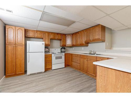 14 Moberly Crescent, Fort Mcmurray, AB - Indoor Photo Showing Kitchen With Double Sink