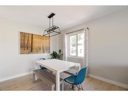 14 Moberly Crescent, Fort Mcmurray, AB - Indoor Photo Showing Dining Room