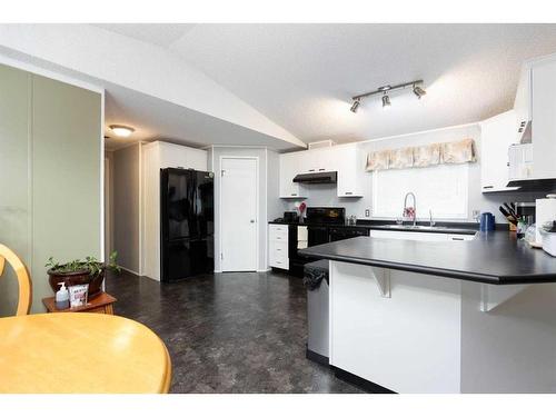 209 Waterhouse Street, Fort Mcmurray, AB - Indoor Photo Showing Kitchen