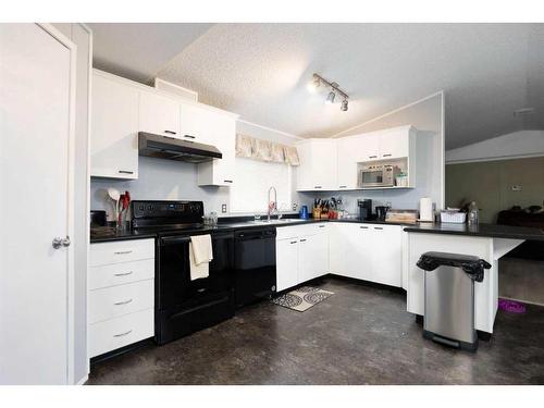 209 Waterhouse Street, Fort Mcmurray, AB - Indoor Photo Showing Kitchen