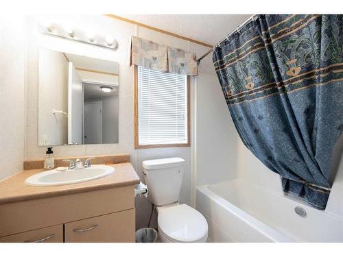 209 Waterhouse Street, Fort Mcmurray, AB - Indoor Photo Showing Bathroom